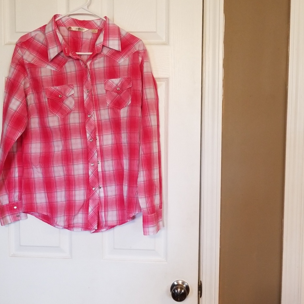 I am selling a beautiful plaid shirt